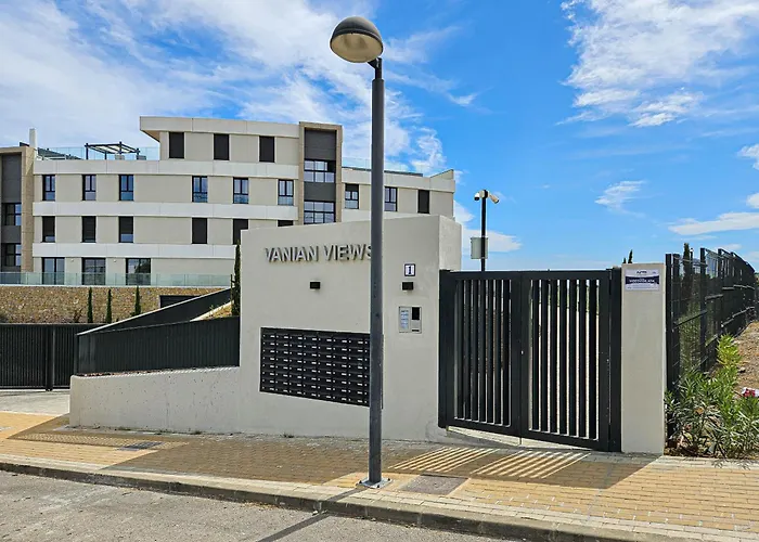 Penthouse With Hot Tub Located Close To Selwo * Estepona