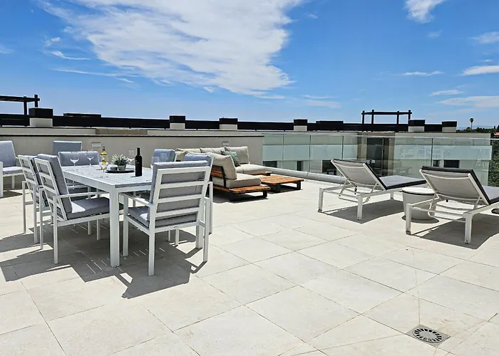 Penthouse With Hot Tub Located Close To Selwo * Estepona