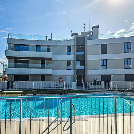Penthouse With Hot Tub Located Close To Selwo Appartement Estepona