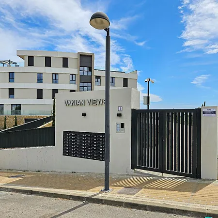 Penthouse With Hot Tub Located Close To Selwo * Estepona