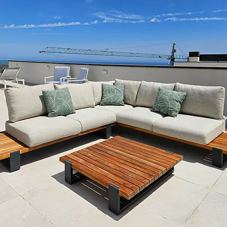 Apartment Penthouse With Hot Tub Located Close To Selwo Estepona