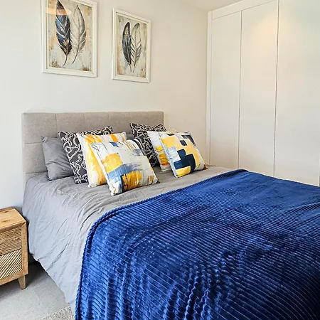 Penthouse With Hot Tub Located Close To Selwo *