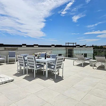 Apartment Penthouse With Hot Tub Located Close To Selwo Estepona