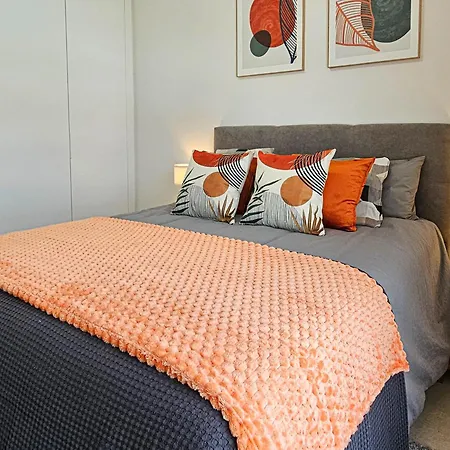 Penthouse With Hot Tub Located Close To Selwo Estepona