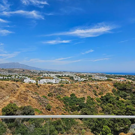 Penthouse With Hot Tub Located Close To Selwo * Estepona