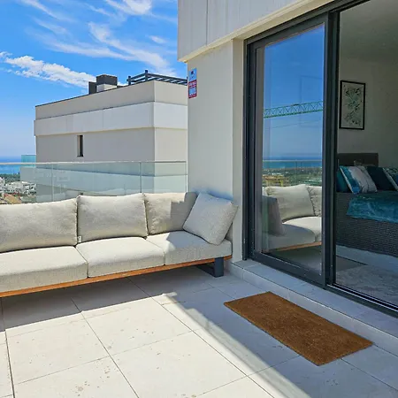 Penthouse With Hot Tub Located Close To Selwo Appartement *