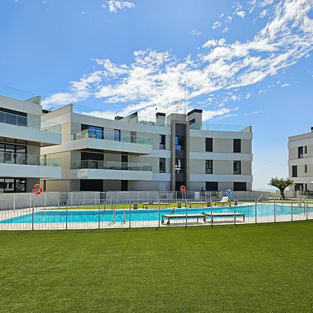 Penthouse With Hot Tub Located Close To Selwo Appartement Estepona