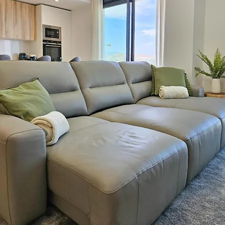 Penthouse With Hot Tub Located Close To Selwo *