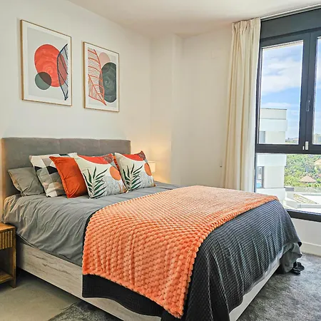 Apartment Penthouse With Hot Tub Located Close To Selwo Estepona