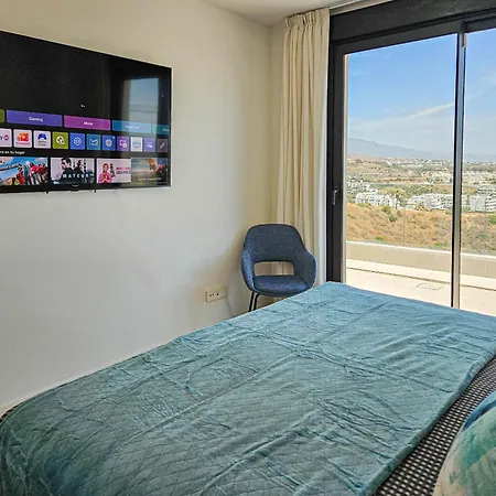 Penthouse With Hot Tub Located Close To Selwo Apartment Estepona