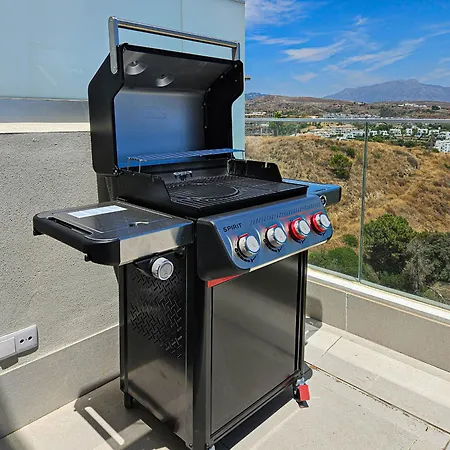 Penthouse With Hot Tub Located Close To Selwo * Estepona