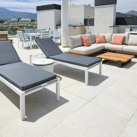 Apartment Penthouse With Hot Tub Located Close To Selwo *