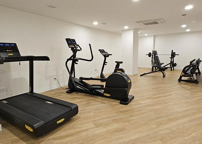 Apartment Penthouse With Hot Tub Located Close To Selwo Estepona