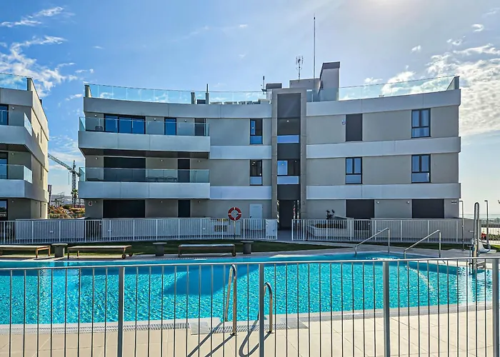 Penthouse With Hot Tub Located Close To Selwo Appartement Estepona