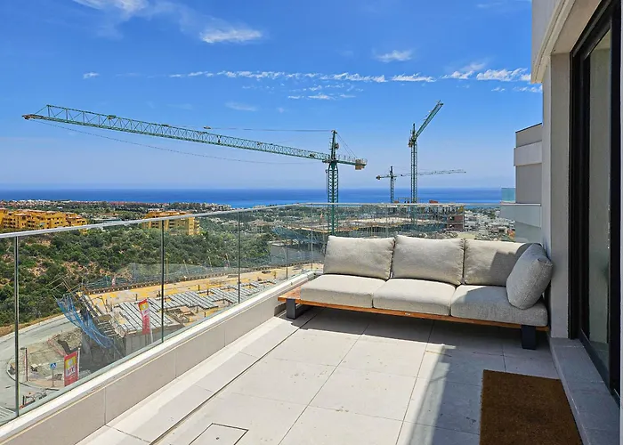 Penthouse With Hot Tub Located Close To Selwo Estepona