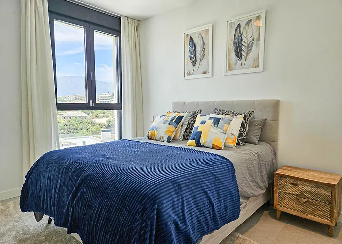 Penthouse With Hot Tub Located Close To Selwo * Estepona