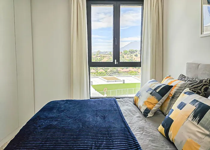 Penthouse With Hot Tub Located Close To Selwo Apartment *