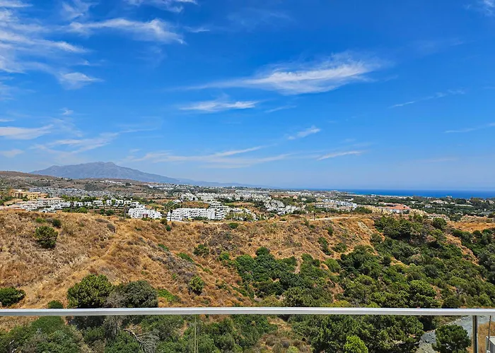 Penthouse With Hot Tub Located Close To Selwo * Estepona