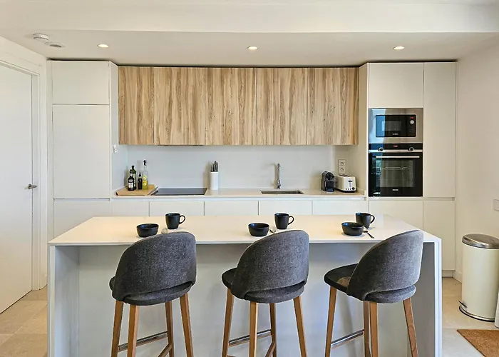 Penthouse With Hot Tub Located Close To Selwo Appartement *