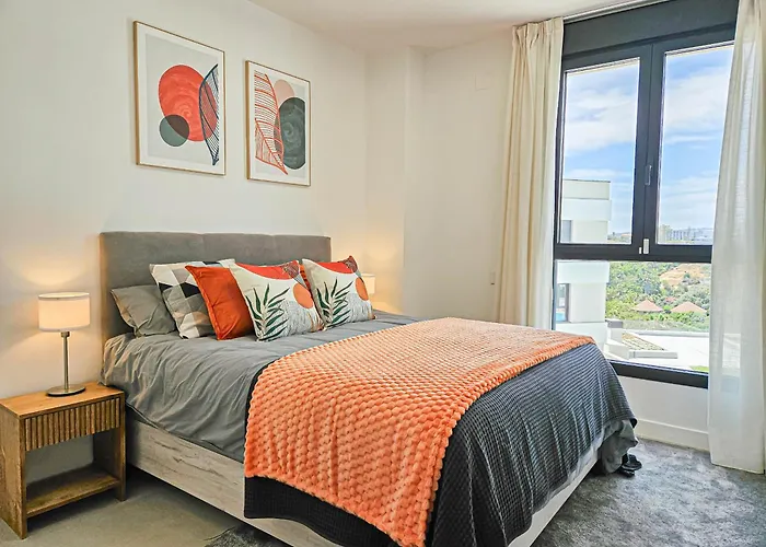 Apartment Penthouse With Hot Tub Located Close To Selwo Estepona