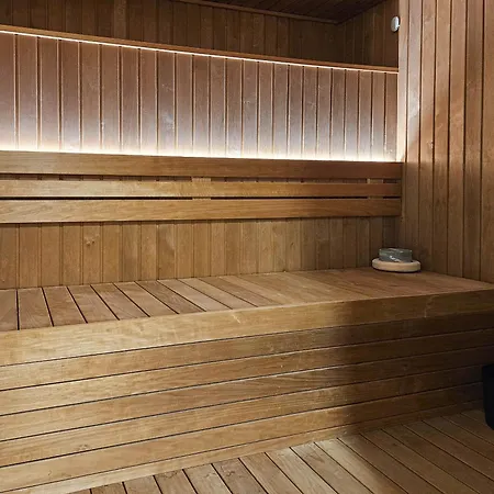 Penthouse With Hot Tub Located Close To Selwo *