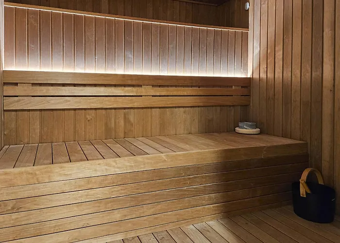 Penthouse With Hot Tub Located Close To Selwo *