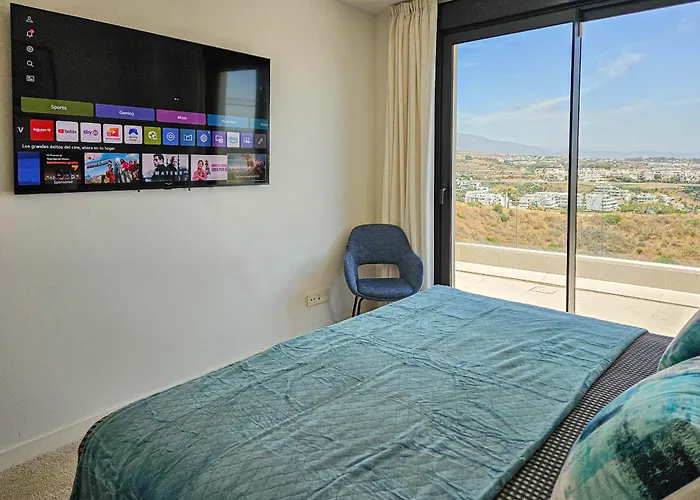 Penthouse With Hot Tub Located Close To Selwo Apartamento Estepona