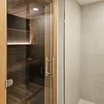 Penthouse With Hot Tub Located Close To Selwo Apartmán *