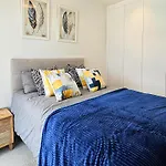 Penthouse With Hot Tub Located Close To Selwo *