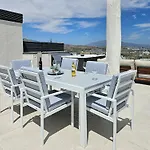 Penthouse With Hot Tub Located Close To Selwo Apartmán