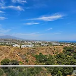 Penthouse With Hot Tub Located Close To Selwo * Estepona