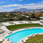 Penthouse With Hot Tub Located Close To Selwo