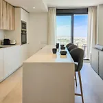Penthouse With Hot Tub Located Close To Selwo