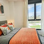 Penthouse With Hot Tub Located Close To Selwo Apartmán