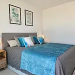 Penthouse With Hot Tub Located Close To Selwo