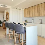 Penthouse With Hot Tub Located Close To Selwo Apartmán *