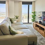 Apartmán Penthouse With Hot Tub Located Close To Selwo Estepona