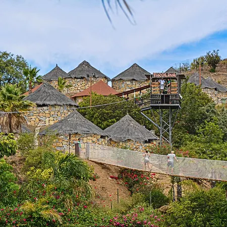 Penthouse With Hot Tub Located Close To Selwo Estepona