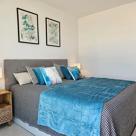 Penthouse With Hot Tub Located Close To Selwo